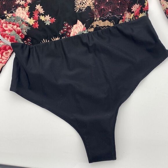 G.I.L.I Floral Jetsetter Cross-over Bodysuit Size XXS‎ / Runs Big - Picture 9 of 14